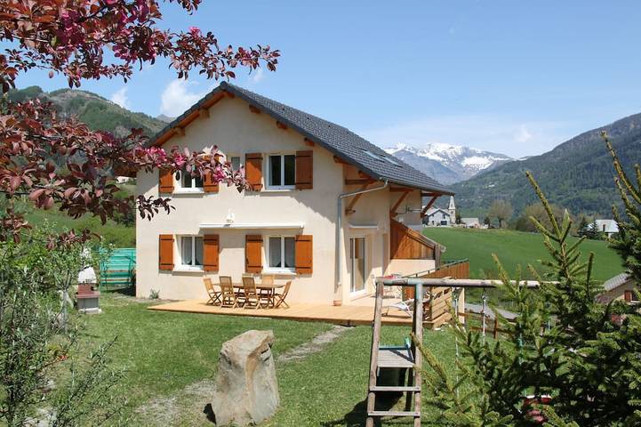 Location de vacances pour 6 personnes, avec balcon et jardin, animaux acceptés à Saint-Jean-Saint-Nicolas