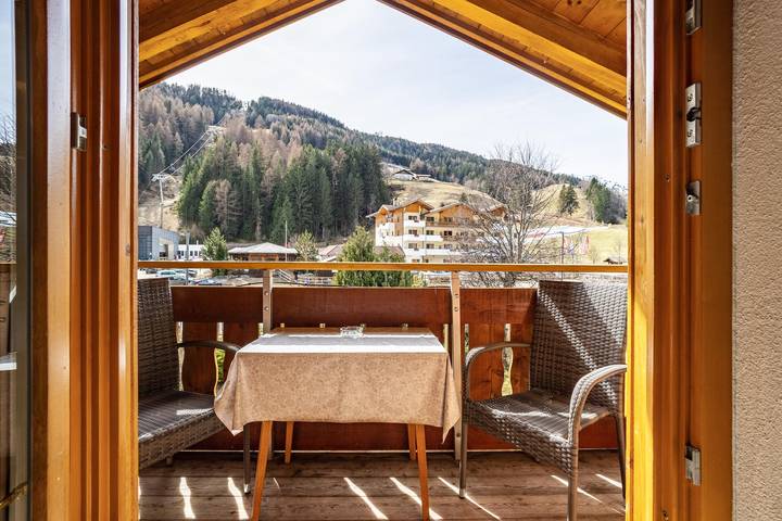 Entire apartment, Apartment 'Gartnerhof Sonnenblume' with Mountain View, Shared Garden and Wi-Fi in Stubai Alps, Brenner