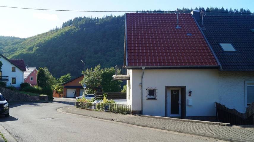Ferienwohnung für 4 Personen, mit Balkon und Terrasse sowie Garten und Seeblick im Saarland