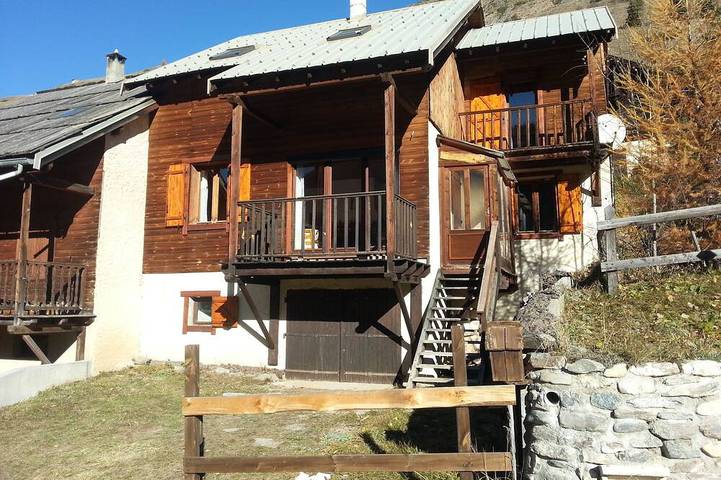 Chalet pour 9 personnes, avec jardin et balcon dans Queyras