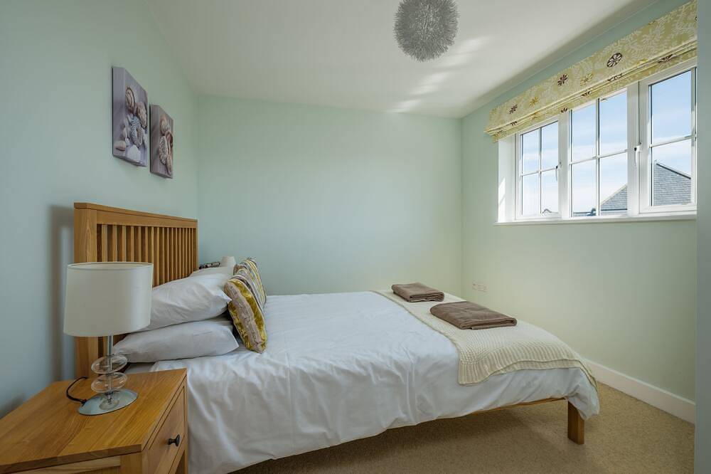 The White House -  a cottage that sleeps 9 guests  in 4 bedrooms in Camber, East Sussex