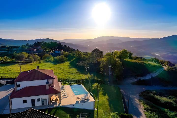 Villa Vista D'Ouro – Luxe, Vue Montagne, Wi-Fi et Climatisation in Lavradas, Distrito de Viana do Castelo