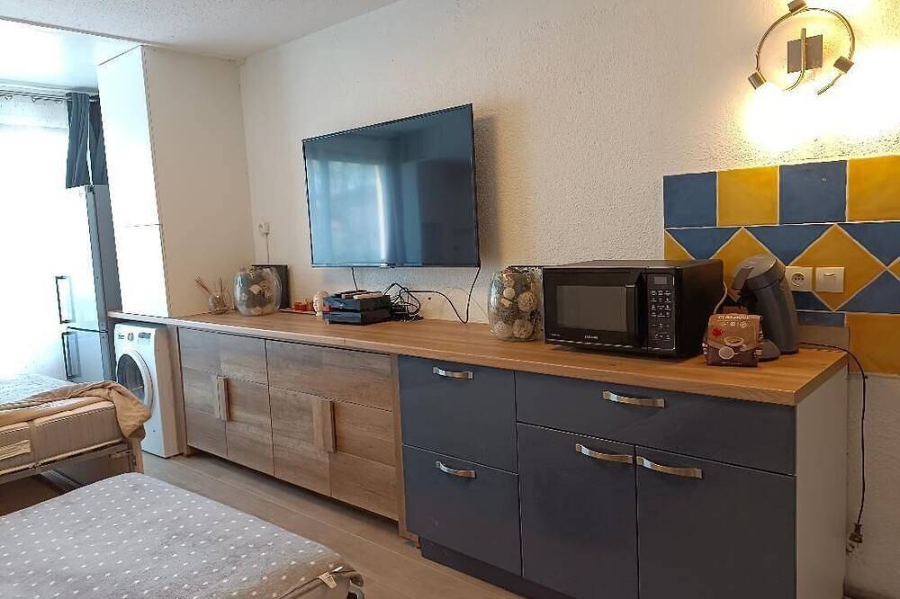 Appartement entier, Studio Meuble Renove A 5 Mns Des Plages in Fréjus, Côte méditerranéenne (France)