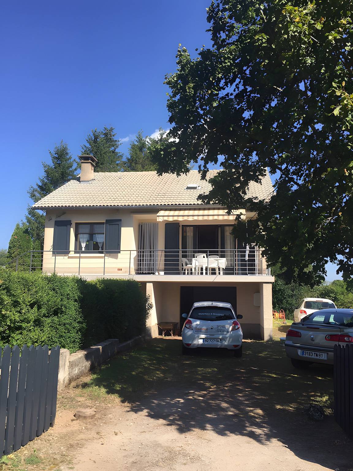 Casa de vacaciones «La Maison De Campagne» con vistas a la montaña, terraza y jardín privados in Salles-Curan, Aveyron (desambiguación)