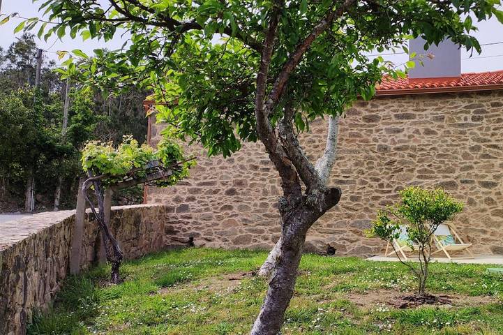 Gîte pour 2 personnes, avec Jacuzzi ainsi que Terrasse et Jardin