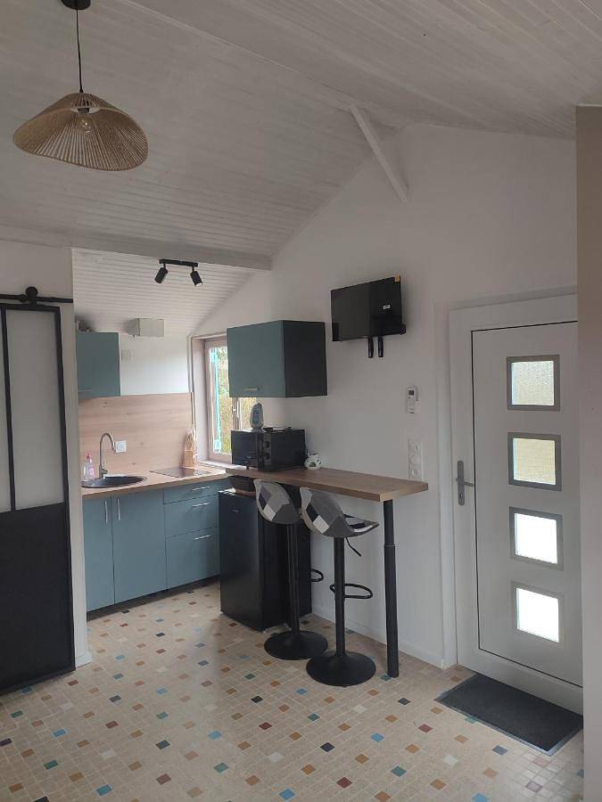 Location de vacances pour 2 personnes, avec jardin ainsi que vue et terrasse à Montigny-les-Monts