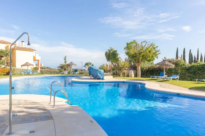 Ganze Wohnung, Ferienwohnung für 6 Personen mit Balkon/Terrasse in Los Arqueros Golf and Country Club, Benahavís