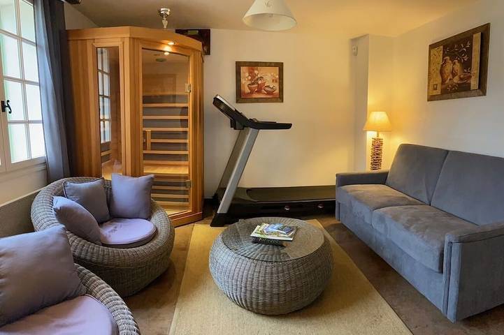 Ganze Wohnung, Logement Avec Piscine Couverte Chauffée et spa Privatifs, vue Panoramique in Estivareilles (Allier), Montluçon und Umgebung