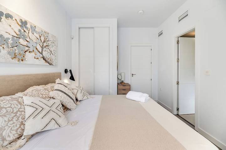 Entire apartment, Modern 2-bedroom duplex apartment near Historical center in Málaga Central District, Malaga