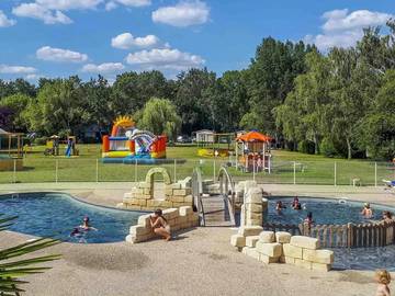 Lodge pour 4 personnes, avec bassin pour enfant et jacuzzi dans Centre-Val de Loire