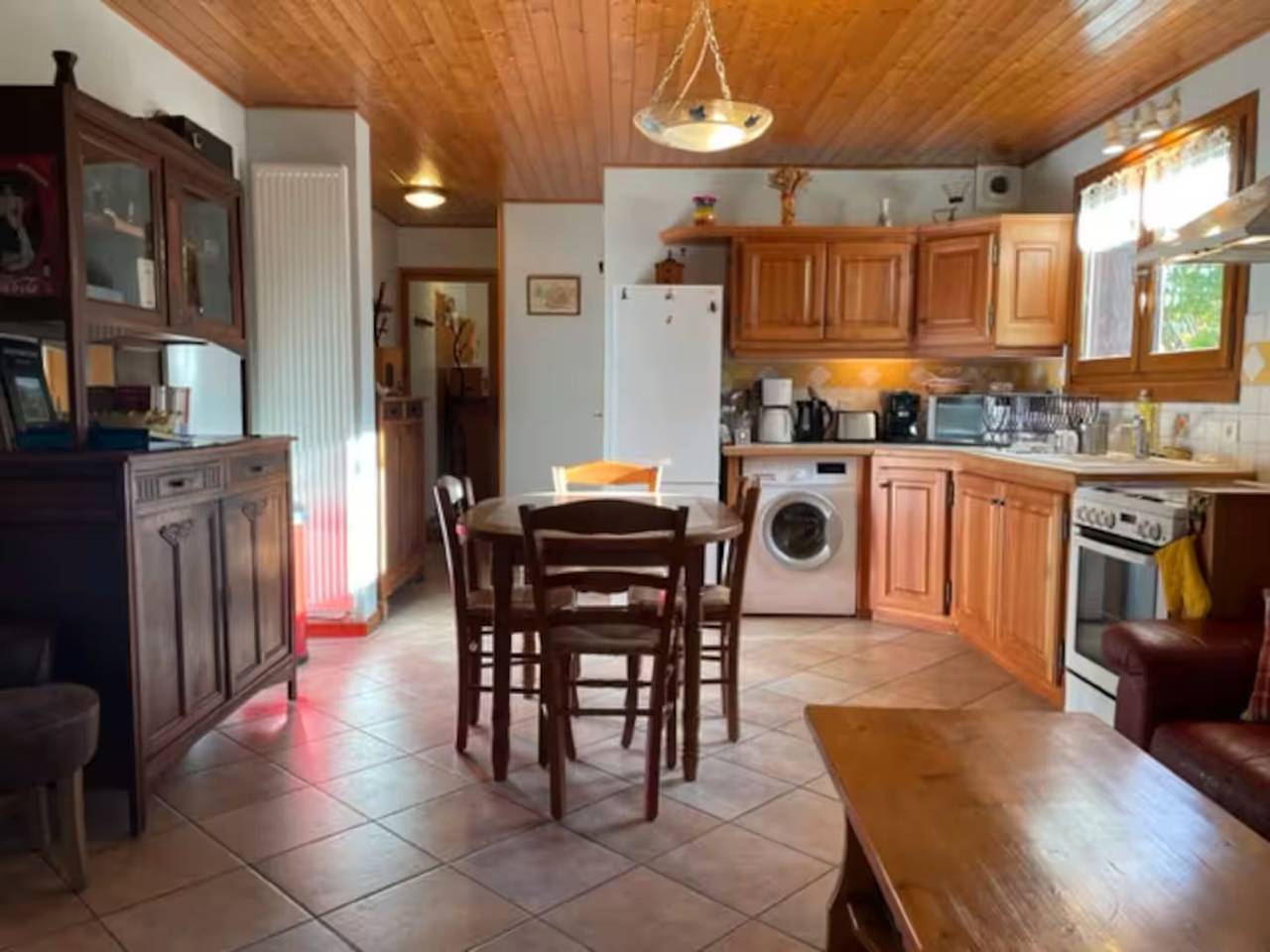 Apartamento entero, Gîte l'erablière – 4 personas, vistas a los Alpes, jardín y mascotas in Hauteville, Chambéry region