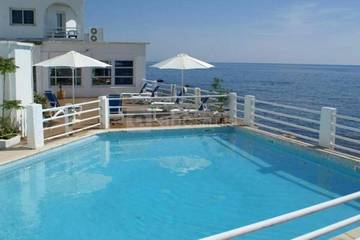 Hôtel pour 2 personnes, avec vue ainsi que piscine et jardin dans Miomo