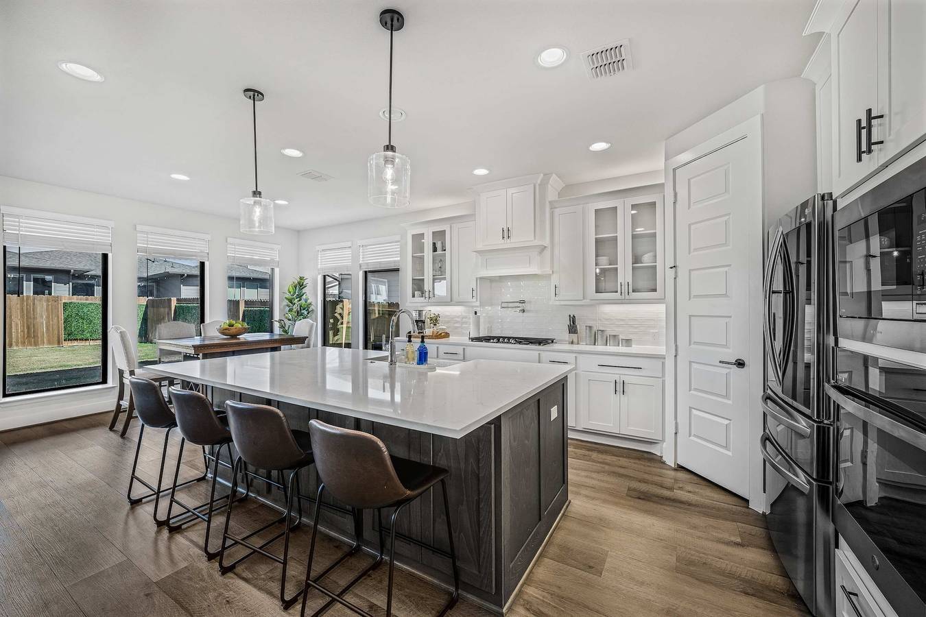 Modern Home w  Outdoor Entertaining Space in Condado de Travis