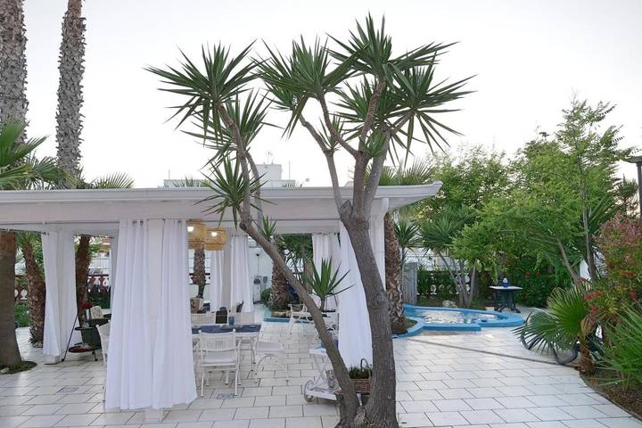 Ferienhaus für 9 Personen, mit Balkon und Terrasse sowie Garten und Pool