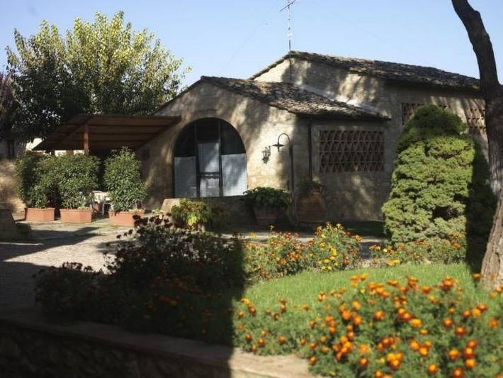 Agriturismo per 6 persone, con Terrazza e Giardino nonché Piscina a Mensanello