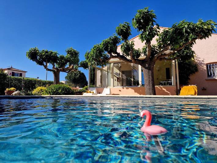 Location de vacances pour 6 personnes, avec Terrasse ainsi que Jardin et Piscine à Ginestas