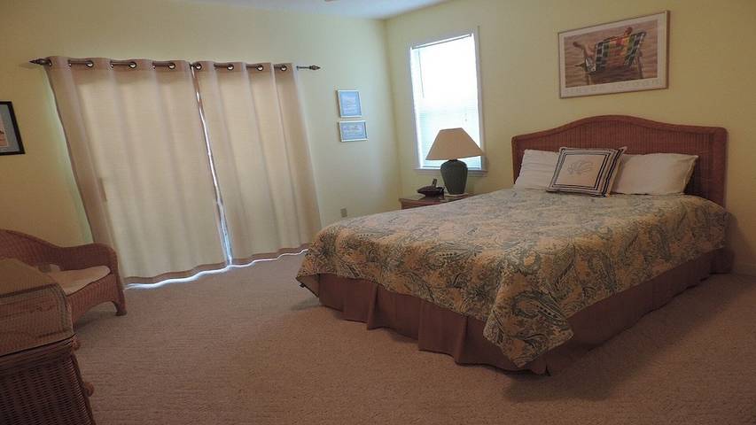 Vacation rental for 14 people, with yard and balcony in Edisto Beach