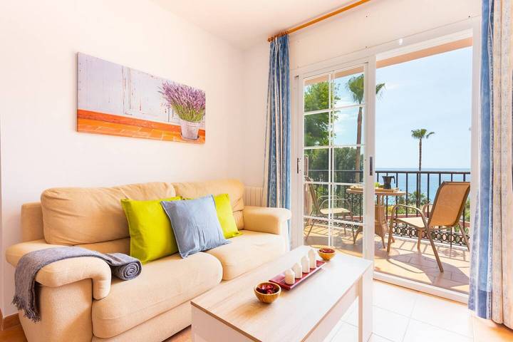 Geheel appartement, Vakantieappartement voor 4 personen met tuin in Urbanización Ladera del Mar, Nerja