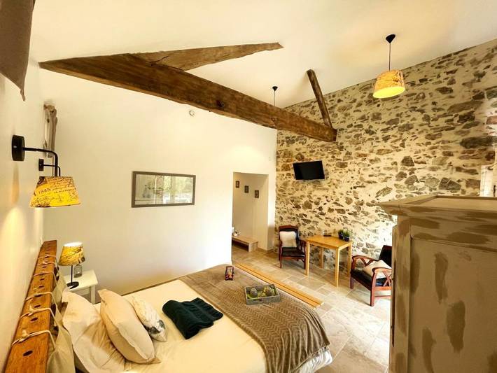 Maison d’hôte pour 2 personnes, avec vue ainsi que terrasse et piscine à Saint-André-de-la-Marche