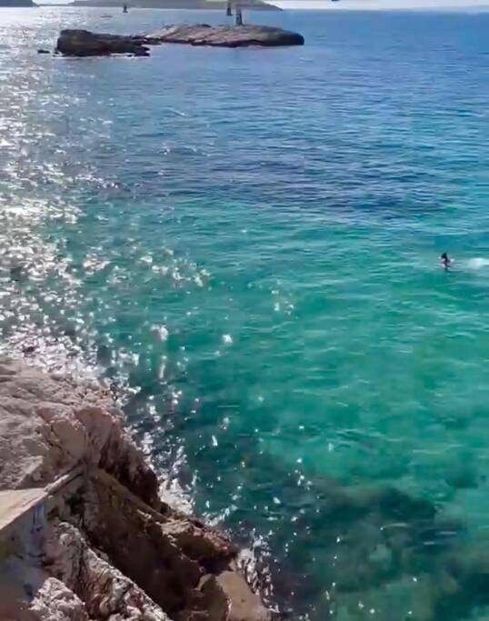 Location de vacances pour 8 personnes, avec sauna ainsi que balcon et vue dans Port du Vallon des Auffes - 3
