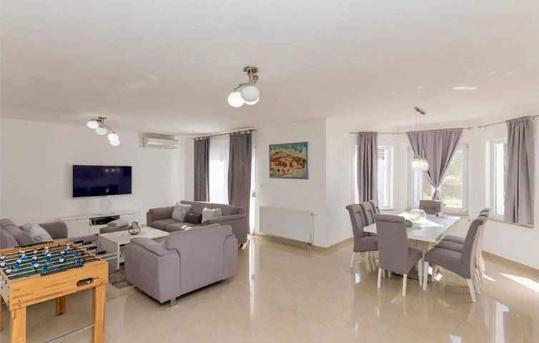 Gemütliche Ferienwohnung mit Pool, WLAN und Parkplatz in der Nähe des Flusses Ričina und des Prološko-Sees in Imotski, Makarska Riviera