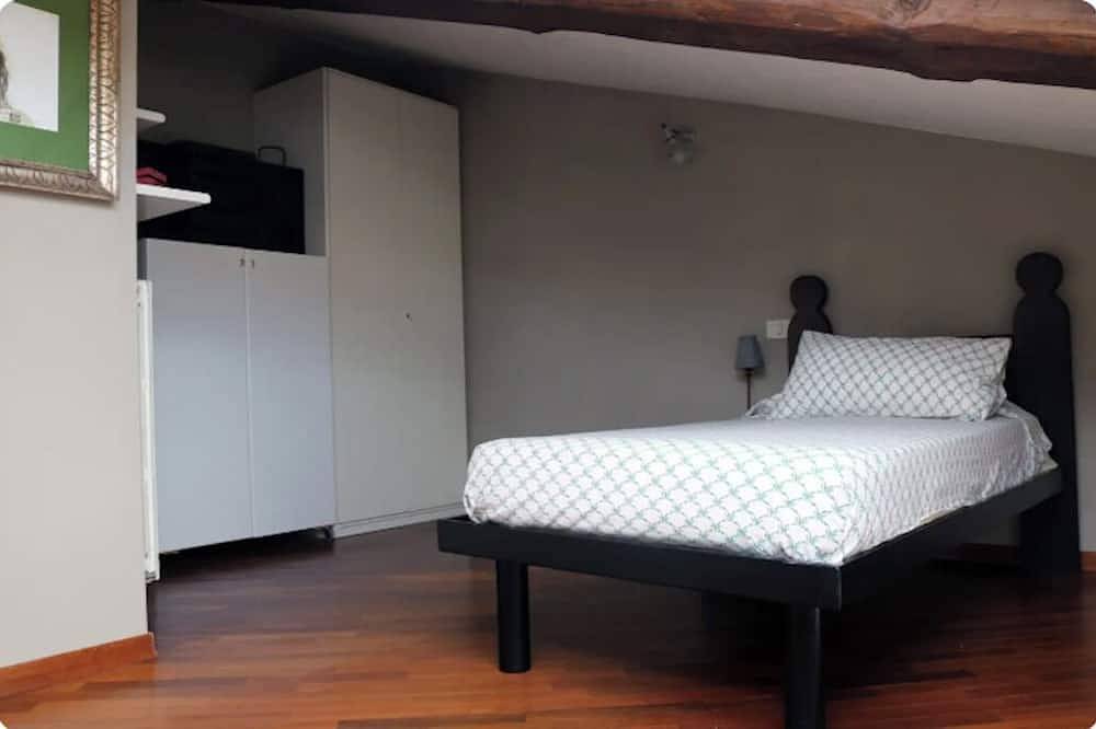 Entire apartment, Corte Cavour. An attic in the heart of the city in Ravenna, Ravenna Province