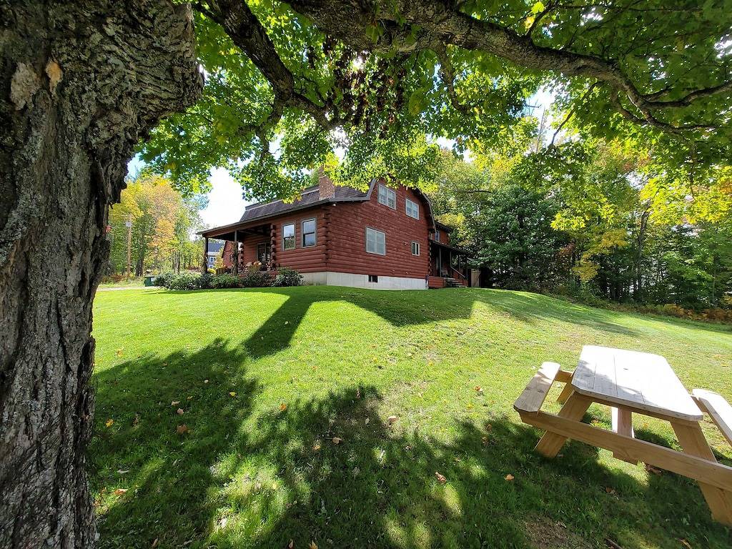 Log Home Mit Blick auf Black Mountain - Storyland Minuten entfernt Hunde willkommen in Jackson (NH), White Mountain National Forest