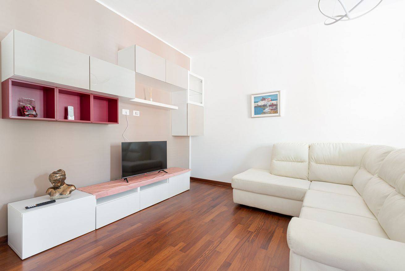 Entire apartment, Lorenteggio Gelsomini Cozy Apartment in Giambellino-Lorenteggio, Milan