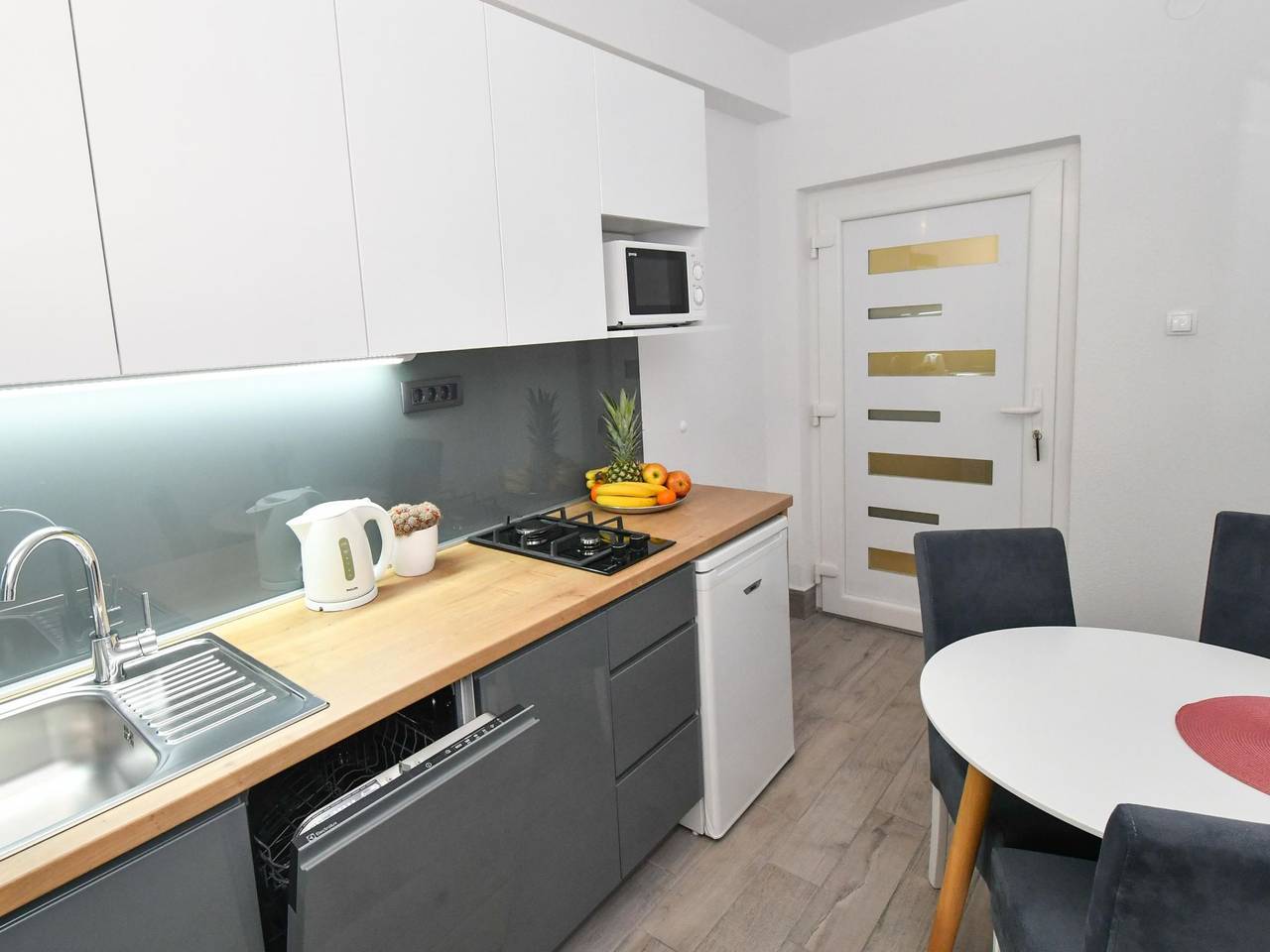Ganze Wohnung, Apartment mit Terrasse in Gradac, Makarska Riviera