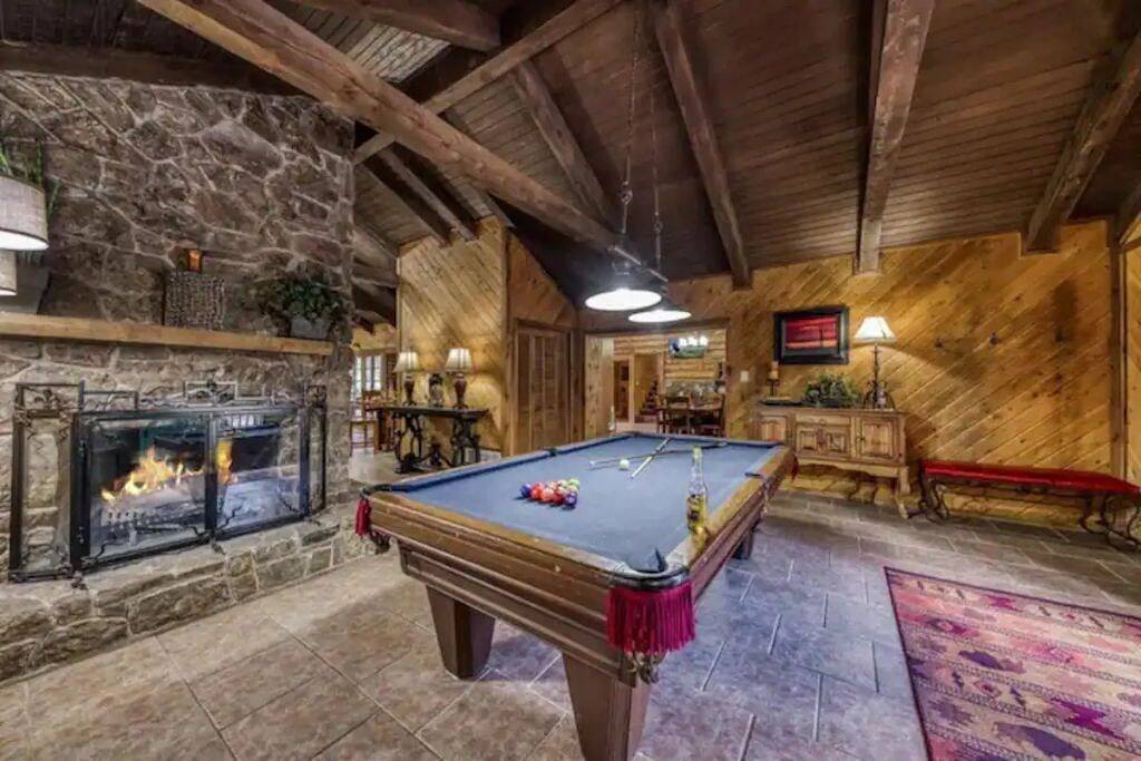 Silver Fox Inn Beautiful 5-bedroom Cabin w/hot tub in Alto, Ski Apache