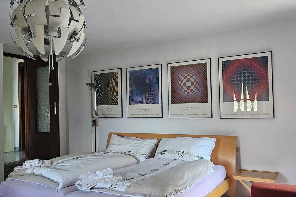 Atemberaubendes alleinstehendes Ferienhaus für 8 Leute mit  W-Lan, Tv, Innenhof und Panoramablick in Novate Mezzola, Bernina-Alpen