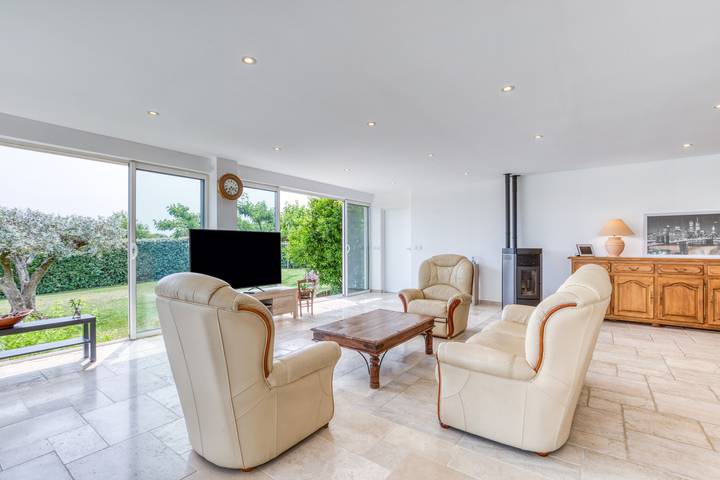 Villa 'Aux Portes De La Camargue' with Private Pool, Private Garden and Wi-Fi in Saint-Gilles, Mediterranean Coast (France)