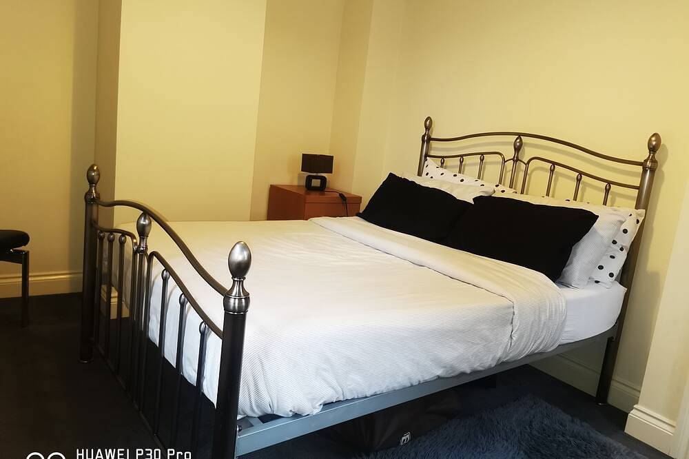 Entire apartment, One bedroom apartment in Horsham city center in Horsham, West Sussex