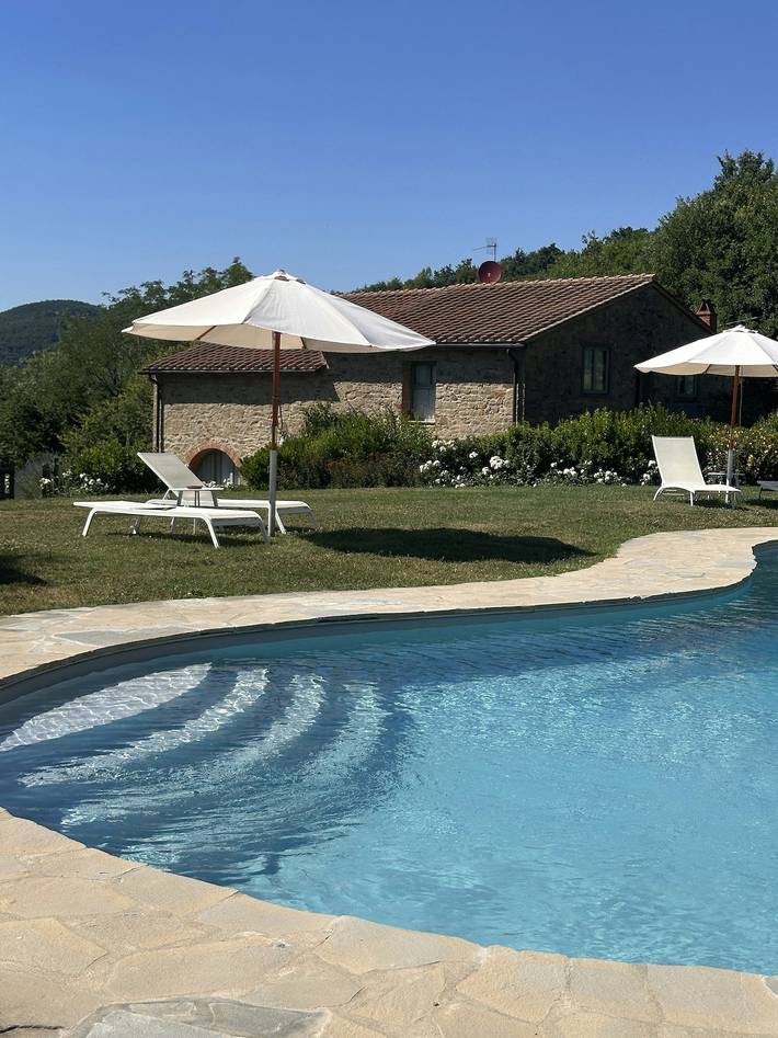 Appartamento per 2 persone, con giardino e terrazza, adatto a famiglie con bambini in Londa