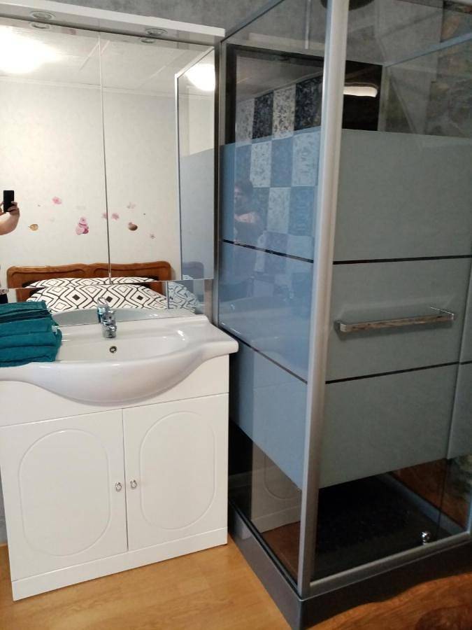 Appartement entier, One-Bedroom Apartment in Saint-Hubert, Région de Neufchâteau