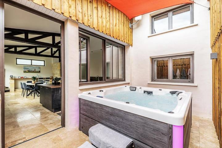 Location de vacances pour 6 personnes, avec Jacuzzi et Terrasse ainsi que Jardin et Sauna à Branne