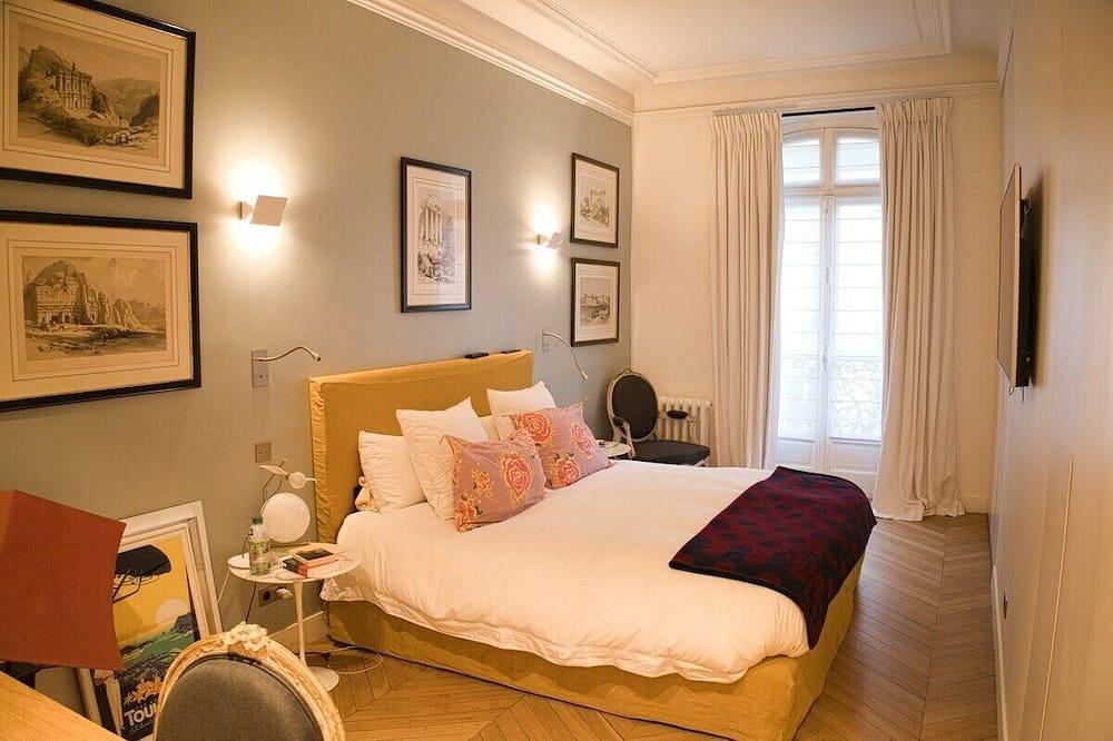 Entire apartment, Balcony | Notre Dame de Paris - 3 bedrooms & 4 pp in Paris, Ile de France