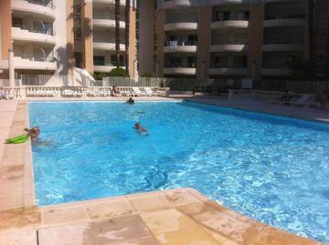 Gîte pour 4 personnes, avec terrasse et piscine dans Plage du Port Fréjus