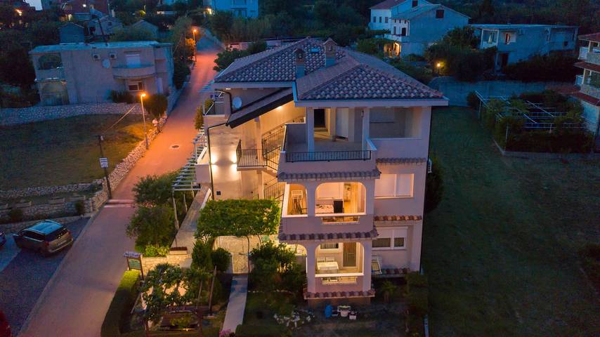 Ferienwohnung für 4 Personen, mit Balkon/Terrasse, mit Haustier in Lopar - 2