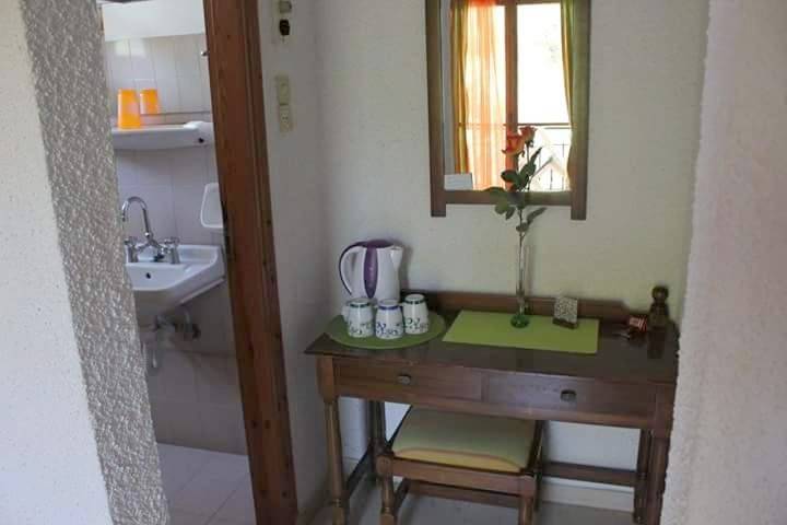 Maison d’hôte pour 2 personnes, avec balcon, animaux acceptés dans Égine - 2