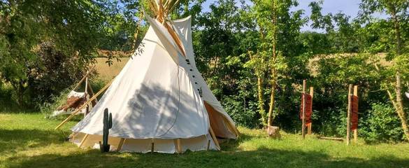 Tente pour 4 personnes, avec vue et jardin, animaux acceptés dans le Tarn