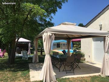 Gîte pour 6 personnes, avec piscine ainsi que jardin et vue, animaux acceptés à Beaumont-du-Périgord