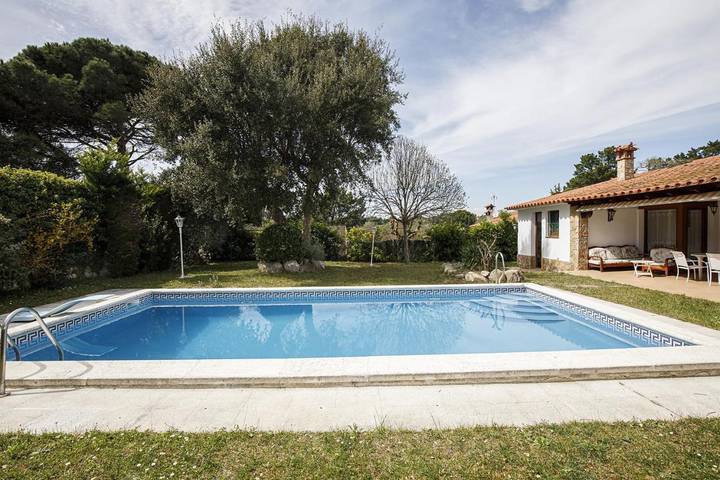 Location de vacances pour 6 personnes, avec piscine à Sils
