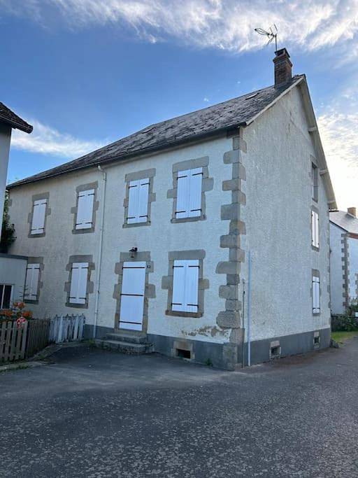 Location de vacances pour 12 personnes, avec jardin et vue à Biollet - 2