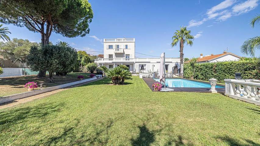 Villa for 16 people, with pool in Antibes