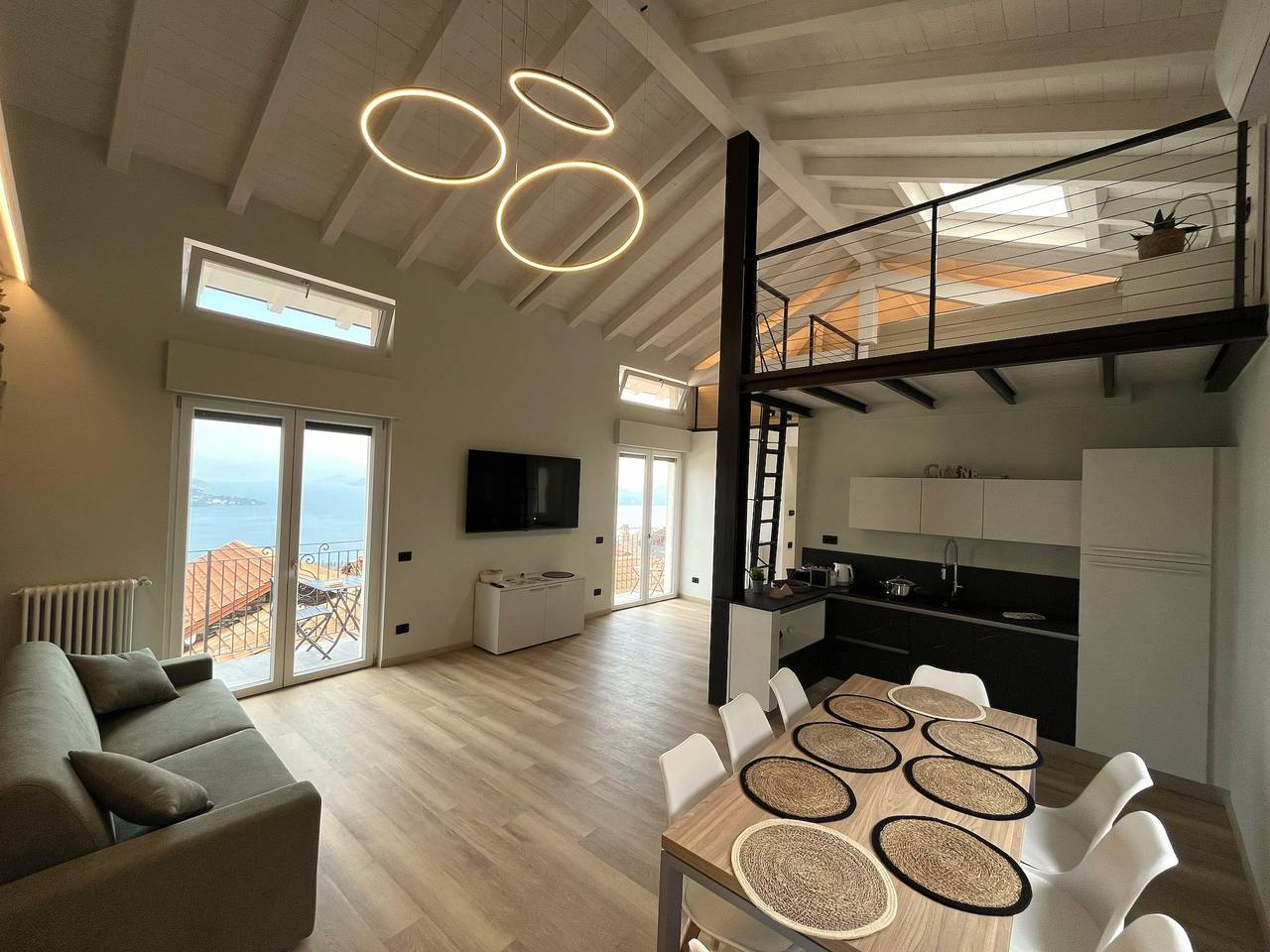 Ganze Wohnung, Ferienwohnung für 8 Personen mit Ausblick in Someraro, Comune di Stresa