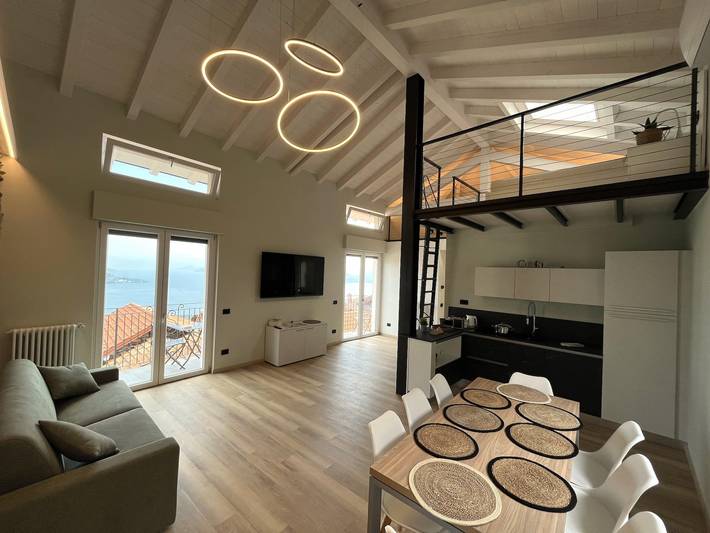 Ferienwohnung für 8 Personen, mit Balkon und Garten sowie Seeblick und Ausblick in Comune di Stresa