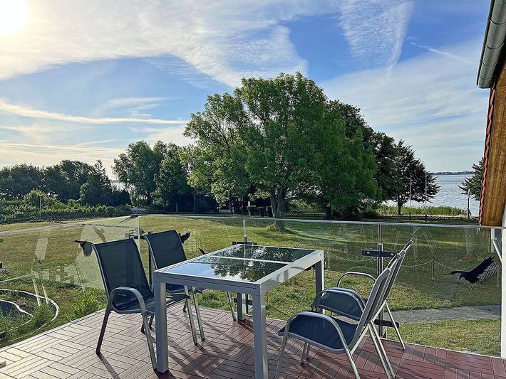 Entire apartment, Hochterrasse mit Meerblick, ca. 600m zur Ostsee (Steinstrand) ca. 60m zum Bodden in Dranske, Ruegen