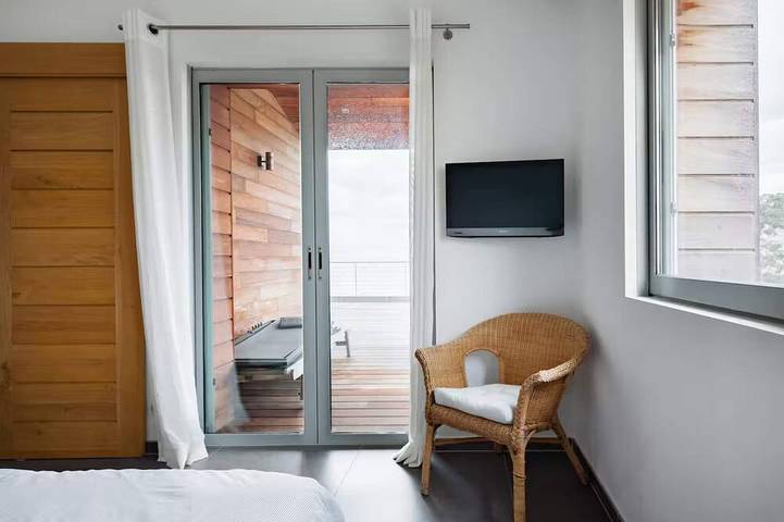 Location de vacances pour 14 personnes, avec piscine et balcon dans Office de Tourisme Porto Vecchio Sud Corse - 3