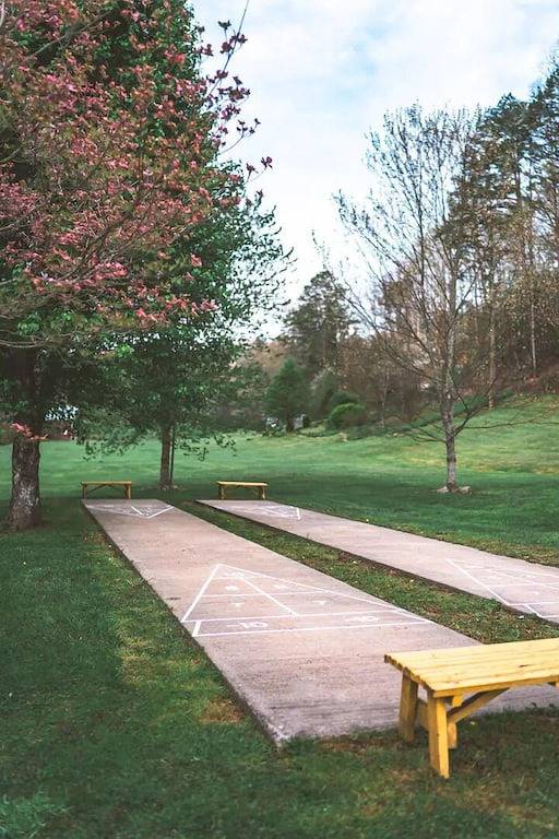 Log Cabin for 12 Guests in Fontana Lake, Graham County